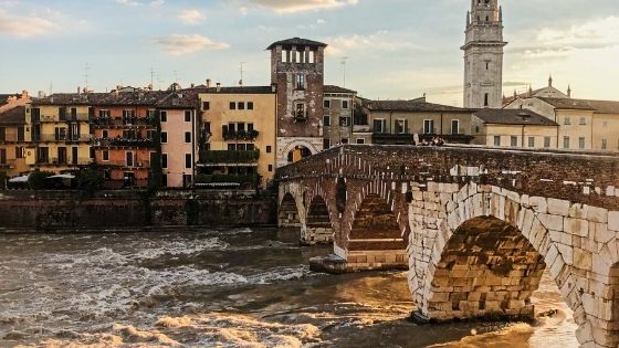 ponte pietra al tramonto verona